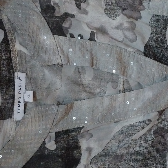 Tempo Paris Blouse xl, dk gray med gray and light gray colors, sm  sequins, camo - Picture 4 of 6